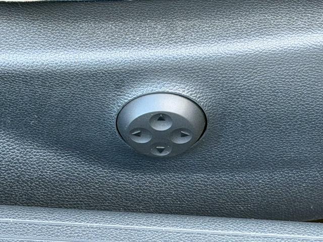 Ｃクラス Ｃ１８０クーペ　禁煙車　白革シート　レーダークルーズコントロール　シートヒーター　シートメモリー　メーカー純正ナビ　バックモニター　フルセグＴＶ　スマートキー　プッシュスタート　クリアランスソナー　ブラインドスポット（50枚目）