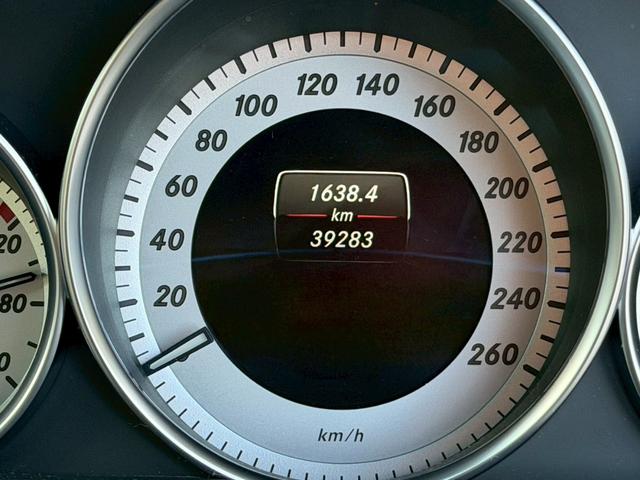 Ｃクラス Ｃ１８０クーペ　禁煙車　白革シート　レーダークルーズコントロール　シートヒーター　シートメモリー　メーカー純正ナビ　バックモニター　フルセグＴＶ　スマートキー　プッシュスタート　クリアランスソナー　ブラインドスポット（60枚目）