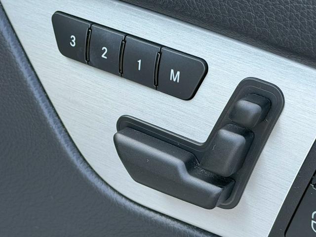 Ｃクラス Ｃ１８０クーペ　禁煙車　白革シート　レーダークルーズコントロール　シートヒーター　シートメモリー　メーカー純正ナビ　バックモニター　フルセグＴＶ　スマートキー　プッシュスタート　クリアランスソナー　ブラインドスポット（61枚目）