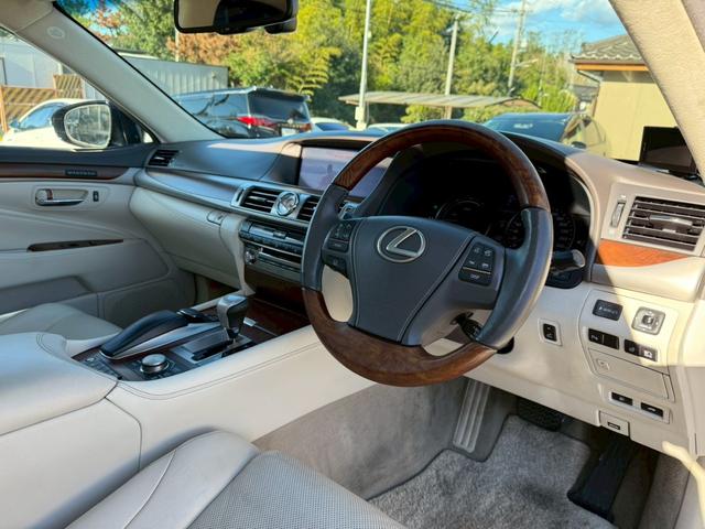 ＬＳ ＬＳ６００ｈ　バージョンＬ　禁煙車　サンルーフ　マークレビンソン　ベージュ革シート　フリップダウンモニター　リアコントロールパネル　パワーシート　シートベンチレージョン　シートメモリー　バックモニター　メーカー純正ナビ　ＥＴＣ（47枚目）