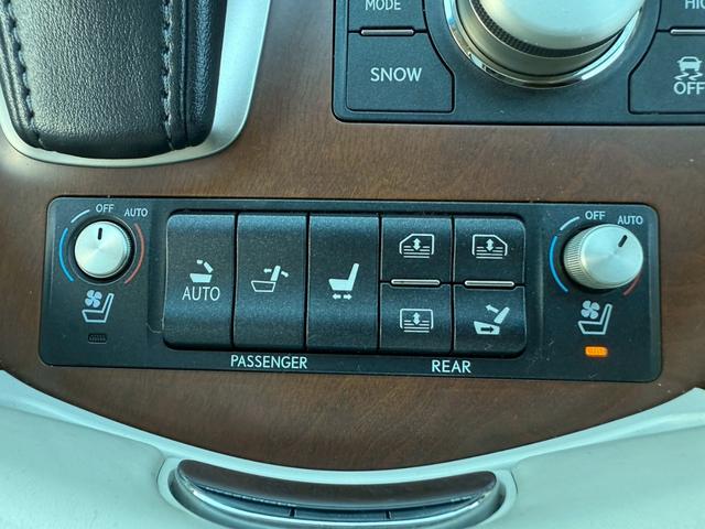 ＬＳ ＬＳ６００ｈ　バージョンＬ　禁煙車　サンルーフ　マークレビンソン　ベージュ革シート　フリップダウンモニター　リアコントロールパネル　パワーシート　シートベンチレージョン　シートメモリー　バックモニター　メーカー純正ナビ　ＥＴＣ（67枚目）