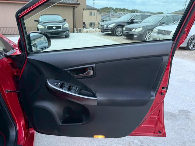 プリウス Sツーリングセレクション・G’s 禁煙車 フルノーマル ディーラー純正ナビ フルセグTV Bluetooth バックモニター スマートキー プッシュスタート 純正18インチアルミ 専用サスペンション 専用バンパー ETC バックカメラ(33枚目)