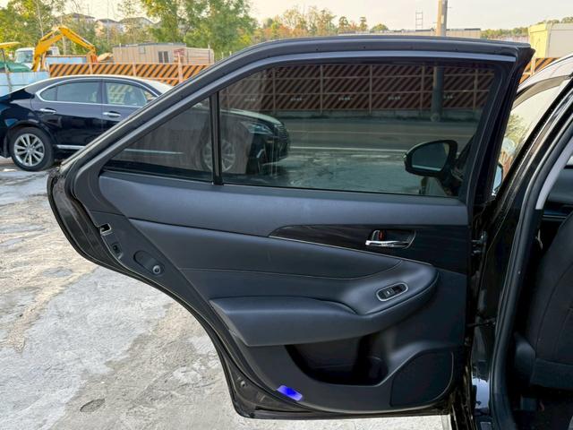 クラウンハイブリッド アスリートS ブラックスタイル 禁煙車 サンルーフ TRDエアロF モデリスタ4本出しマフラー 純正18インチスパッタリングアルミ メーカー純正ナビ フルセグTV シートヒーター バックモニター Bluetooth パワーシート(37枚目)