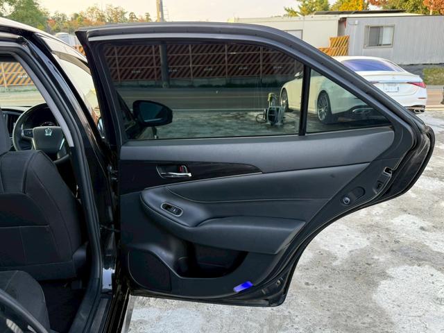 クラウンハイブリッド アスリートS ブラックスタイル 禁煙車 サンルーフ TRDエアロF モデリスタ4本出しマフラー 純正18インチスパッタリングアルミ メーカー純正ナビ フルセグTV シートヒーター バックモニター Bluetooth パワーシート(40枚目)