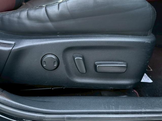 クラウンハイブリッド アスリートS ブラックスタイル 禁煙車 サンルーフ 黒赤コンビレザーシート モデリスタフルエアロ モデリスタ4本出しマフラー 純正18インチスパッタリングアルミ メーカー純正ナビ クリアランスソナー フルセグTV アラウンドビュー(16枚目)