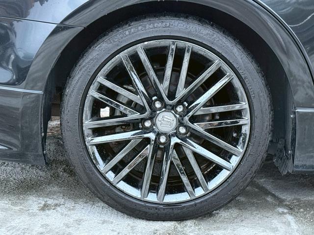 クラウンハイブリッド アスリートS ブラックスタイル 禁煙車 サンルーフ 黒赤コンビレザーシート モデリスタフルエアロ モデリスタ4本出しマフラー 純正18インチスパッタリングアルミ メーカー純正ナビ クリアランスソナー フルセグTV アラウンドビュー(31枚目)