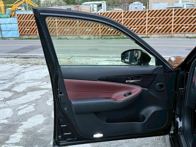 クラウンハイブリッド アスリートS ブラックスタイル 禁煙車 サンルーフ 黒赤コンビレザーシート モデリスタフルエアロ モデリスタ4本出しマフラー 純正18インチスパッタリングアルミ メーカー純正ナビ クリアランスソナー フルセグTV アラウンドビュー(36枚目)