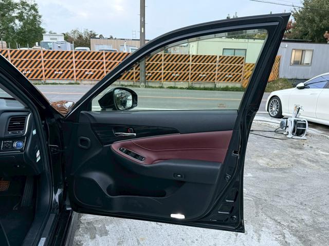 クラウンハイブリッド アスリートS ブラックスタイル 禁煙車 サンルーフ 黒赤コンビレザーシート モデリスタフルエアロ モデリスタ4本出しマフラー 純正18インチスパッタリングアルミ メーカー純正ナビ クリアランスソナー フルセグTV アラウンドビュー(37枚目)