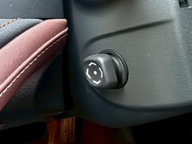 クラウンハイブリッド アスリートS ブラックスタイル 禁煙車 サンルーフ 黒赤コンビレザーシート モデリスタフルエアロ モデリスタ4本出しマフラー 純正18インチスパッタリングアルミ メーカー純正ナビ クリアランスソナー フルセグTV アラウンドビュー(67枚目)