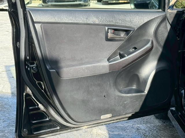 プリウス Ｓツーリングセレクション・Ｇ’ｓ　黒革調シートカバー　純正１８インチアルミ　ディーラー純正ナビ　フルセグＴＶ　バックモニター　Ｂｌｕｅｔｏｏｔｈ　スマートキー　プッシュスタート　スポーツモード　オートエアコン　オートライト　ＥＴＣ（30枚目）