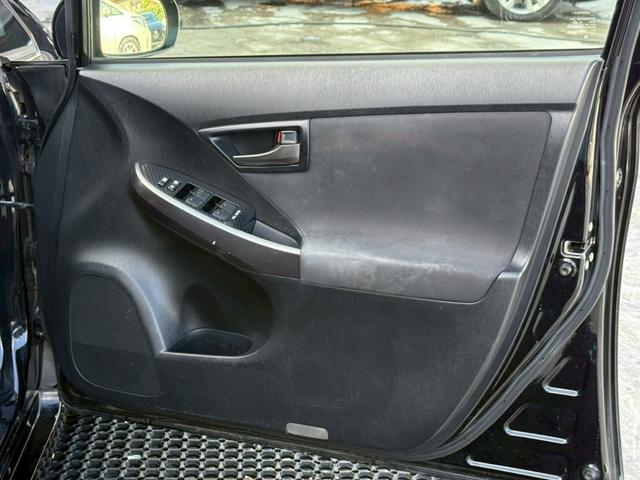 プリウス Ｓツーリングセレクション・Ｇ’ｓ　黒革調シートカバー　純正１８インチアルミ　ディーラー純正ナビ　フルセグＴＶ　バックモニター　Ｂｌｕｅｔｏｏｔｈ　スマートキー　プッシュスタート　スポーツモード　オートエアコン　オートライト　ＥＴＣ（31枚目）