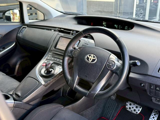 プリウス Ｓツーリングセレクション・Ｇ’ｓ　黒革調シートカバー　純正１８インチアルミ　ディーラー純正ナビ　フルセグＴＶ　バックモニター　Ｂｌｕｅｔｏｏｔｈ　スマートキー　プッシュスタート　スポーツモード　オートエアコン　オートライト　ＥＴＣ（40枚目）