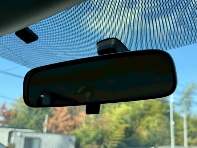 プリウス Ｓツーリングセレクション・Ｇ’ｓ　黒革調シートカバー　純正１８インチアルミ　ディーラー純正ナビ　フルセグＴＶ　バックモニター　Ｂｌｕｅｔｏｏｔｈ　スマートキー　プッシュスタート　スポーツモード　オートエアコン　オートライト　ＥＴＣ（43枚目）