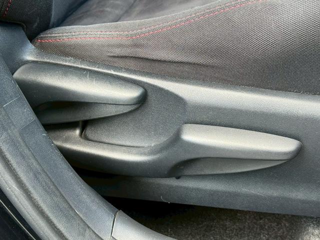 プリウス Ｓツーリングセレクション・Ｇ’ｓ　黒革調シートカバー　純正１８インチアルミ　ディーラー純正ナビ　フルセグＴＶ　バックモニター　Ｂｌｕｅｔｏｏｔｈ　スマートキー　プッシュスタート　スポーツモード　オートエアコン　オートライト　ＥＴＣ（52枚目）