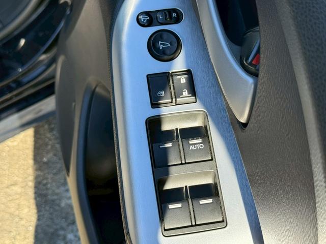 オデッセイ アブソルート　サンルーフ　ＲＳＲ車高調　社外テール　マフラーエンド　アラウンドビューモニター　パワーシート　クルーズコントロール　黒革ハーフレザーシート　パドルシフト　スマートキー　純正１８インチアルミ　ＥＴＣ（45枚目）