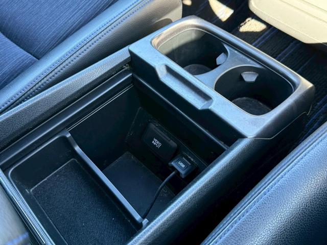 オデッセイ アブソルート　サンルーフ　ＲＳＲ車高調　社外テール　マフラーエンド　アラウンドビューモニター　パワーシート　クルーズコントロール　黒革ハーフレザーシート　パドルシフト　スマートキー　純正１８インチアルミ　ＥＴＣ（46枚目）