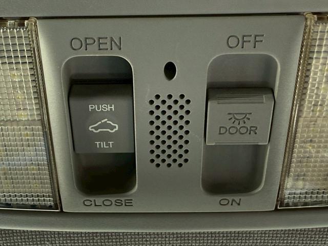 オデッセイ アブソルート　サンルーフ　ＲＳＲ車高調　社外テール　マフラーエンド　アラウンドビューモニター　パワーシート　クルーズコントロール　黒革ハーフレザーシート　パドルシフト　スマートキー　純正１８インチアルミ　ＥＴＣ（55枚目）