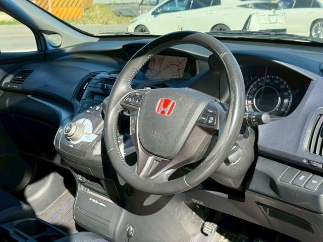 オデッセイ アブソルート　サンルーフ　ＲＳＲ車高調　社外テール　マフラーエンド　アラウンドビューモニター　パワーシート　クルーズコントロール　黒革ハーフレザーシート　パドルシフト　スマートキー　純正１８インチアルミ　ＥＴＣ（60枚目）
