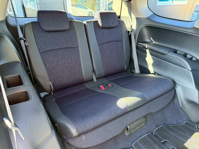 オデッセイ アブソルート　サンルーフ　ＲＳＲ車高調　社外テール　マフラーエンド　アラウンドビューモニター　パワーシート　クルーズコントロール　黒革ハーフレザーシート　パドルシフト　スマートキー　純正１８インチアルミ　ＥＴＣ（70枚目）