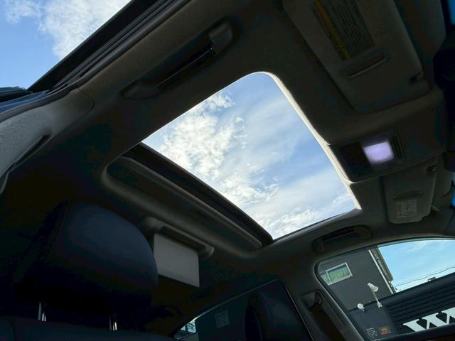 ＬＳ ＬＳ６００ｈＬ　エグゼクティブパッケージ　弊社デモカー　ＶＥＲＴＩＣＡＬ　ＤＯＯＯＲＳシザーズドア　社外鍛造２２インチアルミ　サンルーフ　サスコン　フリップダウンモニター　マークレビンソン　黒革シート　シートベンチレーション　レダクルＢＳＭ（2枚目）