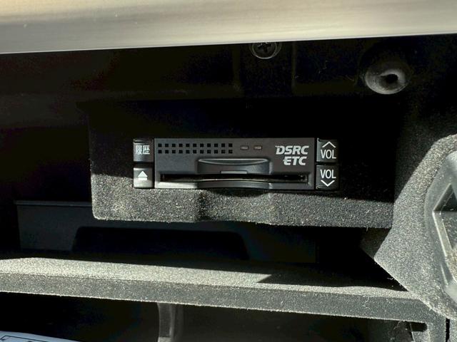 ＬＳ ＬＳ６００ｈＬ　エグゼクティブパッケージ　弊社デモカー　ＶＥＲＴＩＣＡＬ　ＤＯＯＯＲＳシザーズドア　社外鍛造２２インチアルミ　サンルーフ　サスコン　フリップダウンモニター　マークレビンソン　黒革シート　シートベンチレーション　レダクルＢＳＭ（25枚目）