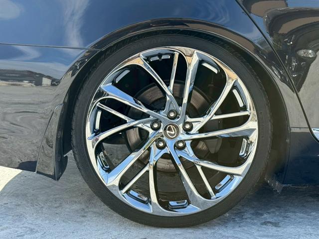 ＬＳ ＬＳ６００ｈＬ　エグゼクティブパッケージ　弊社デモカー　ＶＥＲＴＩＣＡＬ　ＤＯＯＯＲＳシザーズドア　社外鍛造２２インチアルミ　サンルーフ　サスコン　フリップダウンモニター　マークレビンソン　黒革シート　シートベンチレーション　レダクルＢＳＭ（33枚目）