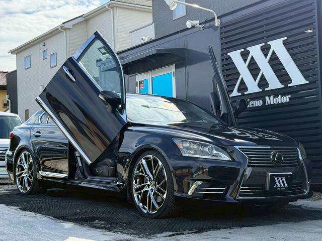 ＬＳ ＬＳ６００ｈＬ　エグゼクティブパッケージ　弊社デモカー　ＶＥＲＴＩＣＡＬ　ＤＯＯＯＲＳシザーズドア　社外鍛造２２インチアルミ　サンルーフ　サスコン　フリップダウンモニター　マークレビンソン　黒革シート　シートベンチレーション　レダクルＢＳＭ（65枚目）