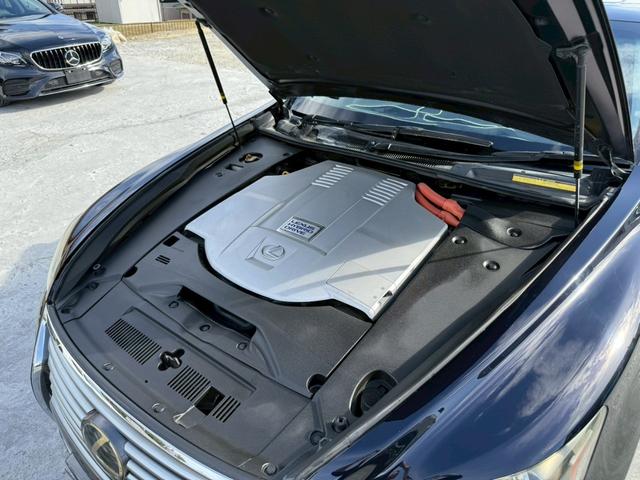 ＬＳ ＬＳ６００ｈＬ　エグゼクティブパッケージ　弊社デモカー　ＶＥＲＴＩＣＡＬ　ＤＯＯＯＲＳシザーズドア　社外鍛造２２インチアルミ　サンルーフ　サスコン　フリップダウンモニター　マークレビンソン　黒革シート　シートベンチレーション　レダクルＢＳＭ（67枚目）