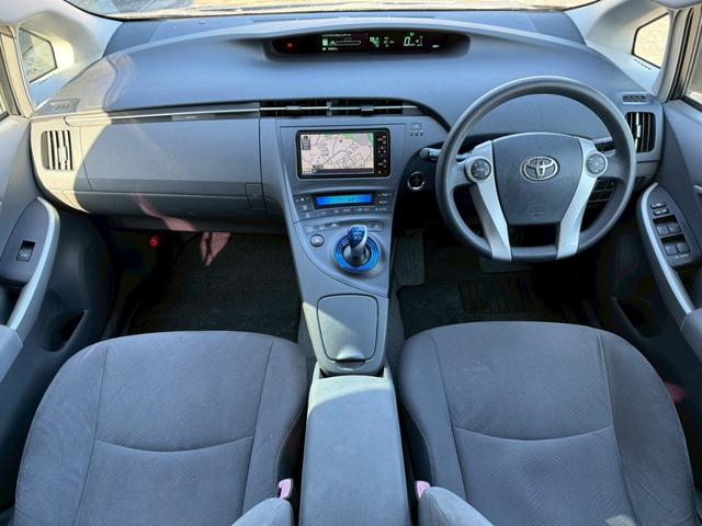 プリウス S 禁煙車 ブリッツ車高調 社外17インチアルミ ヘッドライトインナーブラック 後期テールブラックアウト エアコンパネルLED打ち込み ディーラー純正ナビ バックモニターフルセグTV スマートキー ETC(9枚目)