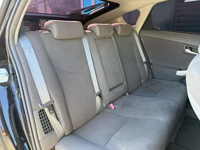 プリウス S 禁煙車 ブリッツ車高調 社外17インチアルミ ヘッドライトインナーブラック 後期テールブラックアウト エアコンパネルLED打ち込み ディーラー純正ナビ バックモニターフルセグTV スマートキー ETC(11枚目)