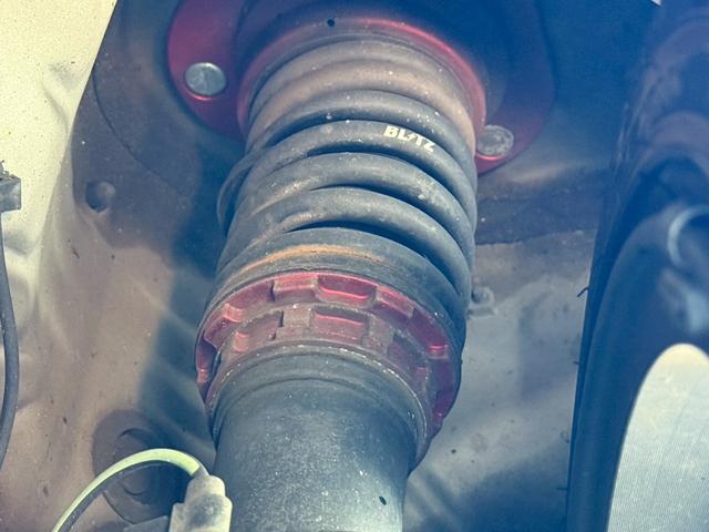 プリウス S 禁煙車 ブリッツ車高調 社外17インチアルミ ヘッドライトインナーブラック 後期テールブラックアウト エアコンパネルLED打ち込み ディーラー純正ナビ バックモニターフルセグTV スマートキー ETC(15枚目)