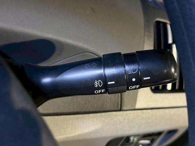 プリウス S 禁煙車 ブリッツ車高調 社外17インチアルミ ヘッドライトインナーブラック 後期テールブラックアウト エアコンパネルLED打ち込み ディーラー純正ナビ バックモニターフルセグTV スマートキー ETC(43枚目)