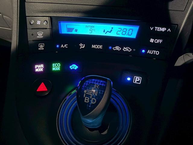 プリウス S 禁煙車 ブリッツ車高調 社外17インチアルミ ヘッドライトインナーブラック 後期テールブラックアウト エアコンパネルLED打ち込み ディーラー純正ナビ バックモニターフルセグTV スマートキー ETC(54枚目)