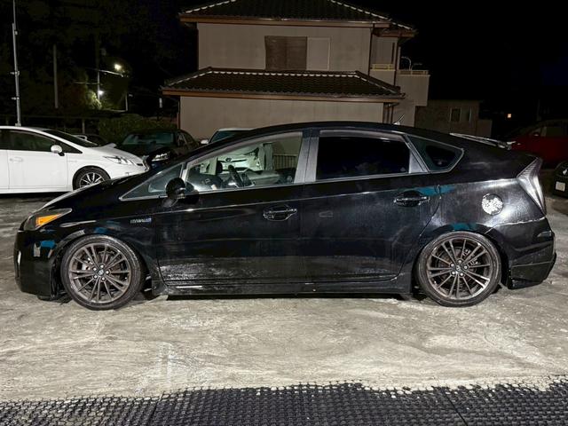 プリウス S 禁煙車 ブリッツ車高調 社外17インチアルミ ヘッドライトインナーブラック 後期テールブラックアウト エアコンパネルLED打ち込み ディーラー純正ナビ バックモニターフルセグTV スマートキー ETC(55枚目)