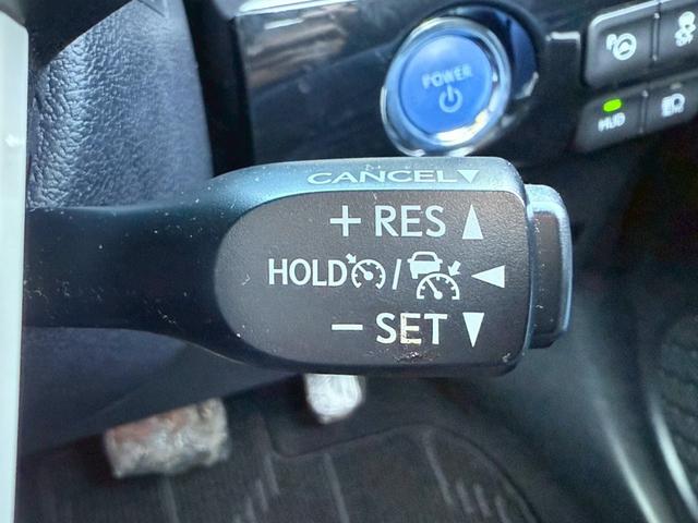 プリウス Ａツーリングセレクション　禁煙車　黒革シート　レーダークルーズコントロール　ヘッドアップディスプレイ　ブラインドスポットアシスト　シートヒーター　純正９インチナビ　バックモニター　フルセグＴＶ　スマートキー　プッシュスタート（6枚目）