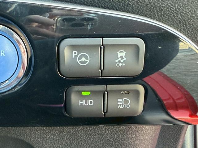 プリウス Ａツーリングセレクション　禁煙車　黒革シート　レーダークルーズコントロール　ヘッドアップディスプレイ　ブラインドスポットアシスト　シートヒーター　純正９インチナビ　バックモニター　フルセグＴＶ　スマートキー　プッシュスタート（8枚目）