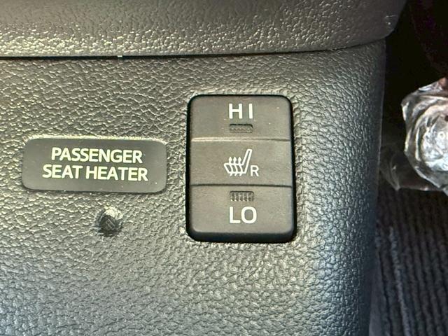 プリウス Ａツーリングセレクション　禁煙車　黒革シート　レーダークルーズコントロール　ヘッドアップディスプレイ　ブラインドスポットアシスト　シートヒーター　純正９インチナビ　バックモニター　フルセグＴＶ　スマートキー　プッシュスタート（11枚目）