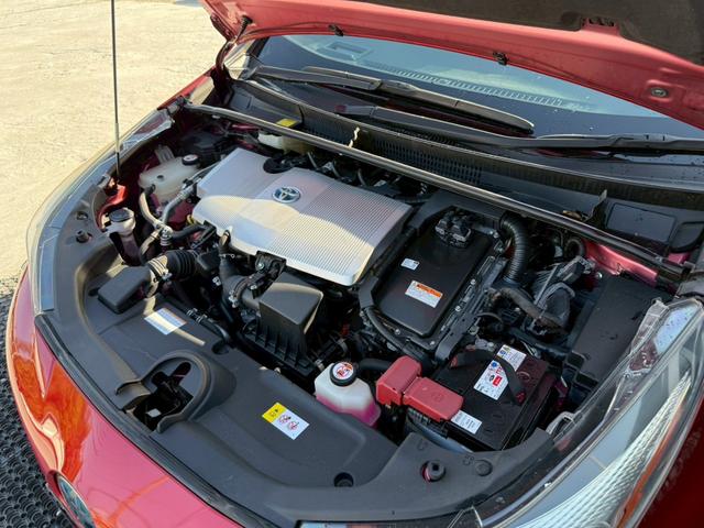 プリウス Ａツーリングセレクション　禁煙車　黒革シート　レーダークルーズコントロール　ヘッドアップディスプレイ　ブラインドスポットアシスト　シートヒーター　純正９インチナビ　バックモニター　フルセグＴＶ　スマートキー　プッシュスタート（13枚目）