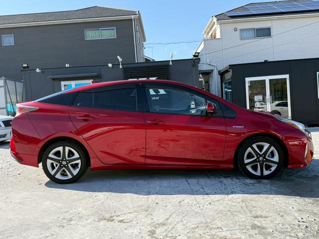 プリウス Ａツーリングセレクション　禁煙車　黒革シート　レーダークルーズコントロール　ヘッドアップディスプレイ　ブラインドスポットアシスト　シートヒーター　純正９インチナビ　バックモニター　フルセグＴＶ　スマートキー　プッシュスタート（15枚目）