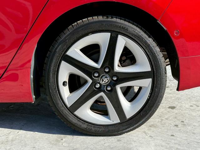 プリウス Ａツーリングセレクション　禁煙車　黒革シート　レーダークルーズコントロール　ヘッドアップディスプレイ　ブラインドスポットアシスト　シートヒーター　純正９インチナビ　バックモニター　フルセグＴＶ　スマートキー　プッシュスタート（23枚目）