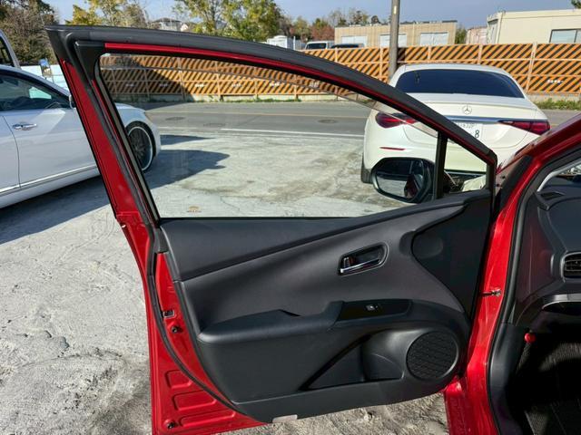 プリウス Ａツーリングセレクション　禁煙車　黒革シート　レーダークルーズコントロール　ヘッドアップディスプレイ　ブラインドスポットアシスト　シートヒーター　純正９インチナビ　バックモニター　フルセグＴＶ　スマートキー　プッシュスタート（27枚目）