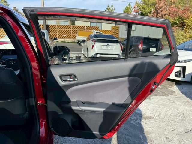 プリウス Ａツーリングセレクション　禁煙車　黒革シート　レーダークルーズコントロール　ヘッドアップディスプレイ　ブラインドスポットアシスト　シートヒーター　純正９インチナビ　バックモニター　フルセグＴＶ　スマートキー　プッシュスタート（29枚目）