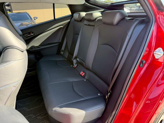 プリウス Ａツーリングセレクション　禁煙車　黒革シート　レーダークルーズコントロール　ヘッドアップディスプレイ　ブラインドスポットアシスト　シートヒーター　純正９インチナビ　バックモニター　フルセグＴＶ　スマートキー　プッシュスタート（31枚目）