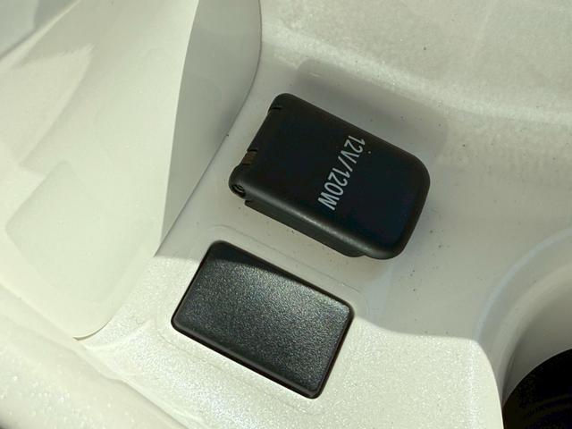 プリウス Ａツーリングセレクション　禁煙車　黒革シート　レーダークルーズコントロール　ヘッドアップディスプレイ　ブラインドスポットアシスト　シートヒーター　純正９インチナビ　バックモニター　フルセグＴＶ　スマートキー　プッシュスタート（42枚目）