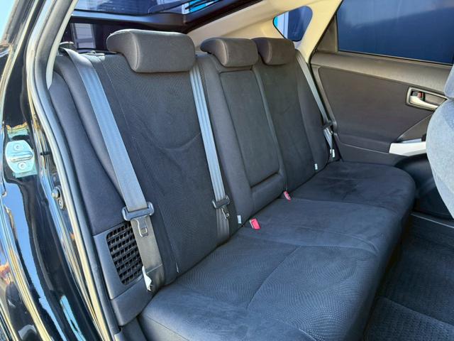 プリウス Ｓ　禁煙車　フルエアロ　ロクサーニ１９インチアルミ　スモークテール　ディーラー純正ナビ　バックモニター　フルセグＴＶ　Ｂｌｕｅｔｏｏｔｈ　スマートキー　プッシュスタート　ＥＴＣ　オールペイント２０２（11枚目）