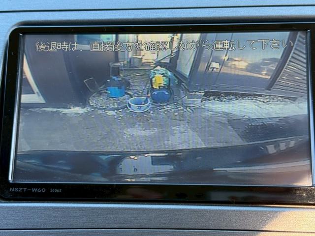プリウス Ｓ　禁煙車　フルエアロ　ロクサーニ１９インチアルミ　スモークテール　ディーラー純正ナビ　バックモニター　フルセグＴＶ　Ｂｌｕｅｔｏｏｔｈ　スマートキー　プッシュスタート　ＥＴＣ　オールペイント２０２（16枚目）