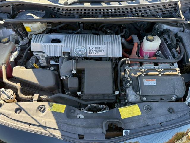 プリウス Ｓ　禁煙車　フルエアロ　ロクサーニ１９インチアルミ　スモークテール　ディーラー純正ナビ　バックモニター　フルセグＴＶ　Ｂｌｕｅｔｏｏｔｈ　スマートキー　プッシュスタート　ＥＴＣ　オールペイント２０２（17枚目）