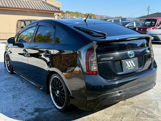 プリウス Ｓ　禁煙車　フルエアロ　ロクサーニ１９インチアルミ　スモークテール　ディーラー純正ナビ　バックモニター　フルセグＴＶ　Ｂｌｕｅｔｏｏｔｈ　スマートキー　プッシュスタート　ＥＴＣ　オールペイント２０２（23枚目）