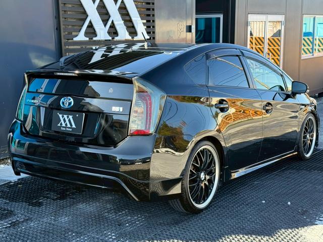 プリウス Ｓ　禁煙車　フルエアロ　ロクサーニ１９インチアルミ　スモークテール　ディーラー純正ナビ　バックモニター　フルセグＴＶ　Ｂｌｕｅｔｏｏｔｈ　スマートキー　プッシュスタート　ＥＴＣ　オールペイント２０２（24枚目）