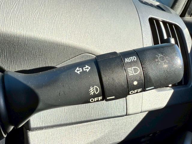 プリウス Ｓ　禁煙車　フルエアロ　ロクサーニ１９インチアルミ　スモークテール　ディーラー純正ナビ　バックモニター　フルセグＴＶ　Ｂｌｕｅｔｏｏｔｈ　スマートキー　プッシュスタート　ＥＴＣ　オールペイント２０２（35枚目）